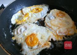 新文美食 荷包蛋炒虾仁 的做法图解3