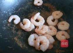 新文美食 荷包蛋炒虾仁 的做法图解7