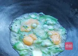 Illustration of how to make scrambled eggs with loofah 5