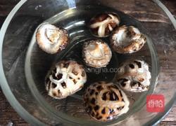香菇瘦肉汤的做法图解1