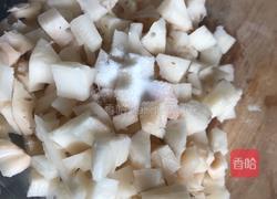 香菇酱拌藕丁的做法图解2