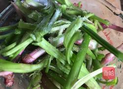 香菇酱菠菜根的做法图解2