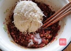 猪肉土豆饺子的做法图解1