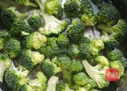 西兰花蒸虾仁的做法图解3