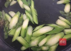 快手时蔬芦笋炒虾仁的做法图解3