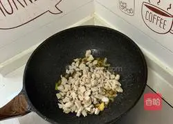 Illustration of how to cook chicken breasts, diced chicken and stir-fried carrots and peppers 9