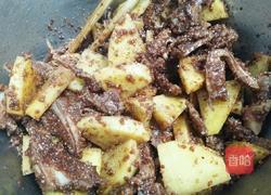 粉蒸脆骨土豆的做法图解4