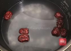 黑米莲子红枣粥的做法图解5