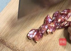 腊肠肉饼蒸饭的做法图解3