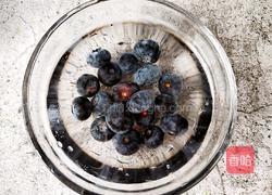 蓝莓爆浆蒸蛋糕的做法图解2