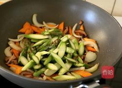 清炒芦笋大虾仁的做法图解9