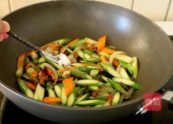 清炒芦笋大虾仁的做法图解10