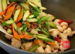 清炒芦笋大虾仁的做法图解12