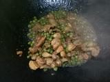 豌豆粒炒五花肉的做法[图]