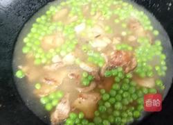 豌豆粒炒五花肉的做法图解3