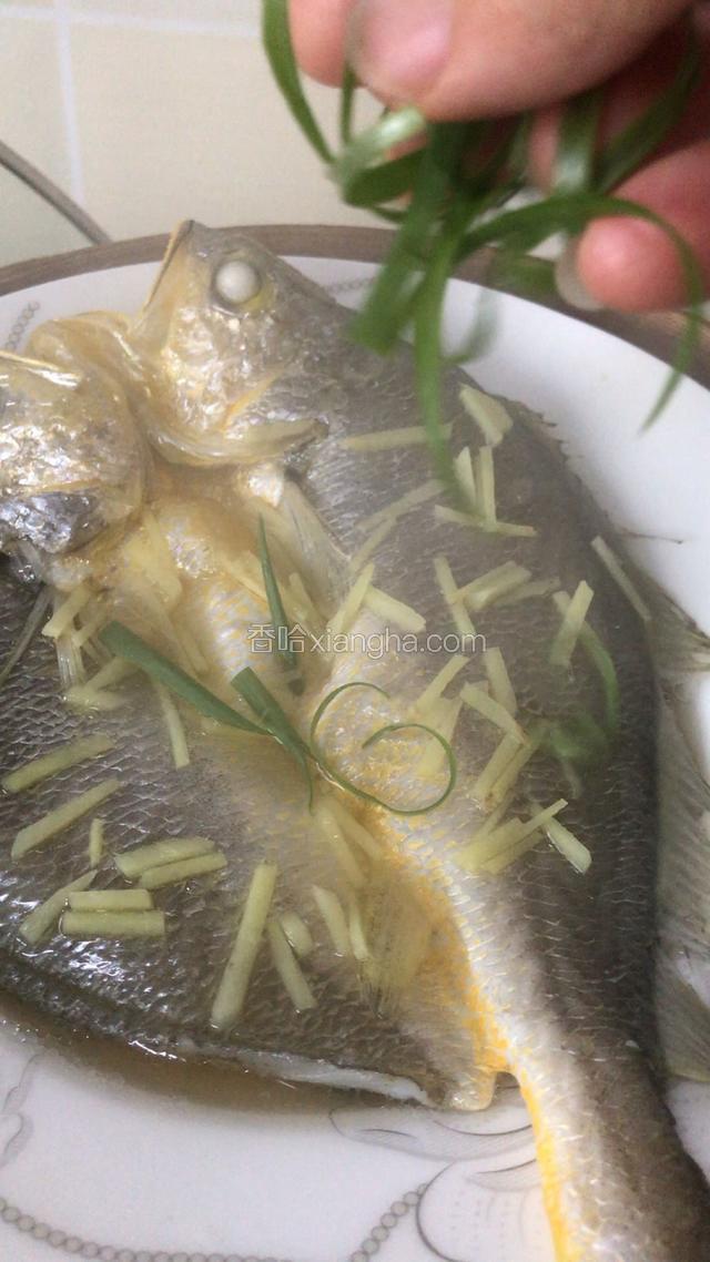 出锅放入鸡精，葱花即可