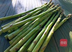 里脊肉炒芦笋的做法图解1