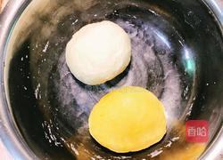 仿真香蕉馒头的做法图解1