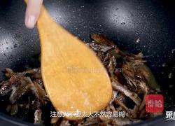 香辣手撕小鱼干的做法图解5
