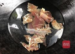 腊肉炖霉豆渣的做法图解1