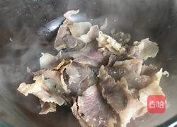 腊肉炖霉豆渣的做法图解3