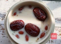 桃胶炖牛奶的做法图解5