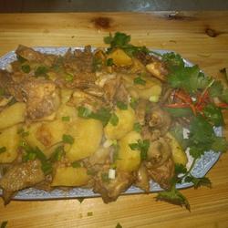 土豆闷鸡的做法[图]