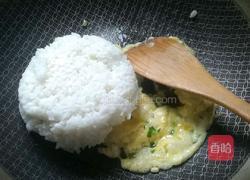 滑蛋虾仁饭的做法图解7