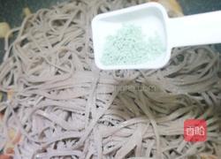 减肥餐～荞麦面条炒鸡胸肉的做法图解9