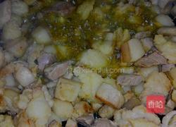 土豆烧肉的做法图解1