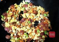 腊肠焖饭的做法图解2