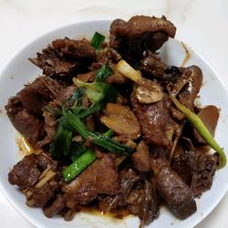 三杯鸭炒蒜苗的做法[图]