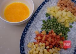 凤梨（菠萝）炒饭的做法图解2