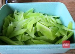 青笋炒肉的做法图解2