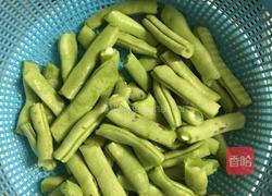腊肉炒四季豆的做法图解1