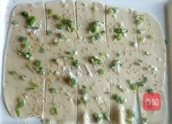 外焦里软葱油饼的做法图解7