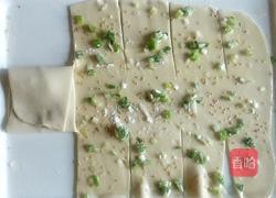 外焦里软葱油饼的做法图解9