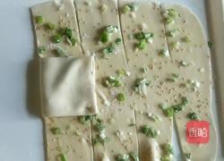 外焦里软葱油饼的做法图解10