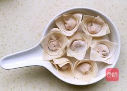 抱蛋花朵馄饨的做法图解6