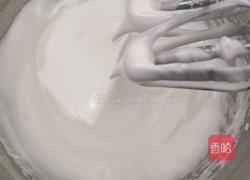 抹茶蛋糕抱草莓的做法图解3