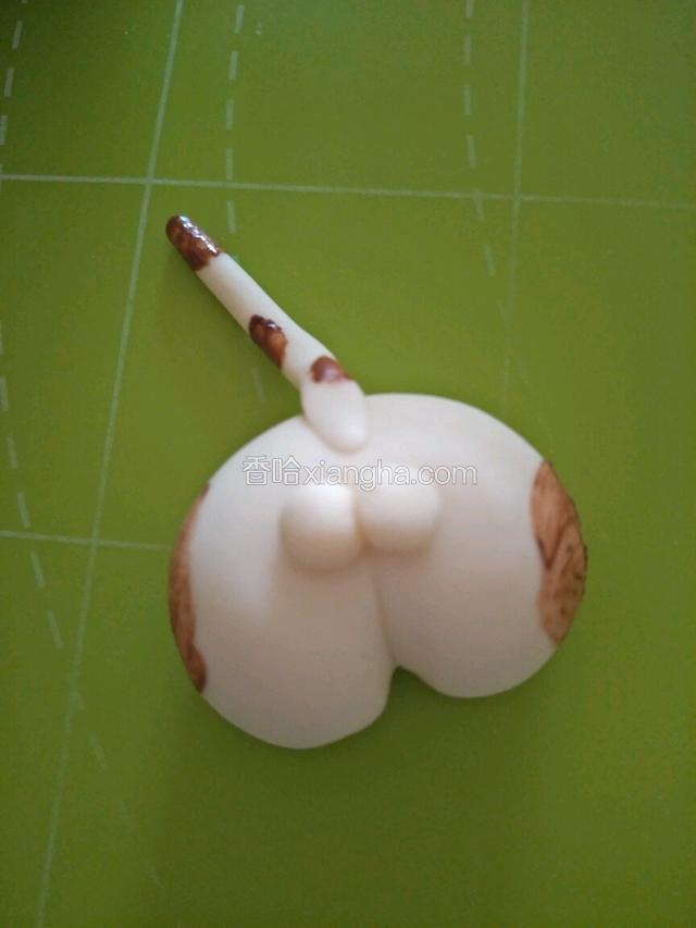 最后刷尾巴尾部花纹。
