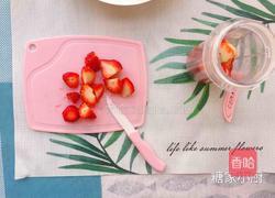 牛奶草莓杯的做法图解2