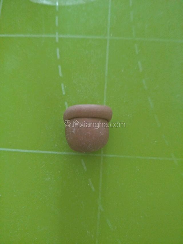 粘贴在上面，蜜蜂罐完成。