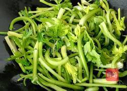 芹菜炒扇贝的做法图解3