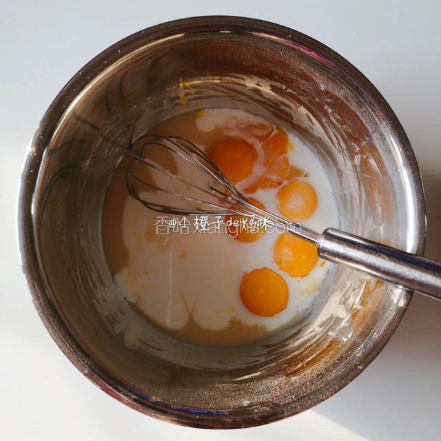 加入牛奶搅拌均匀