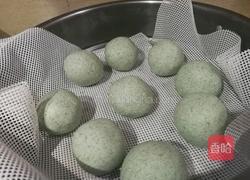 蛋黄肉松艾草青团的做法图解8