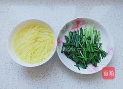 韭菜土豆丝的做法图解3