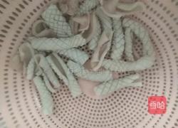 鱿鱼筒爆炒青椒红的做法图解6