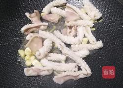 鱿鱼筒爆炒青椒红的做法图解7