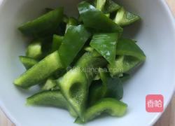 青椒牛蛙的做法图解2